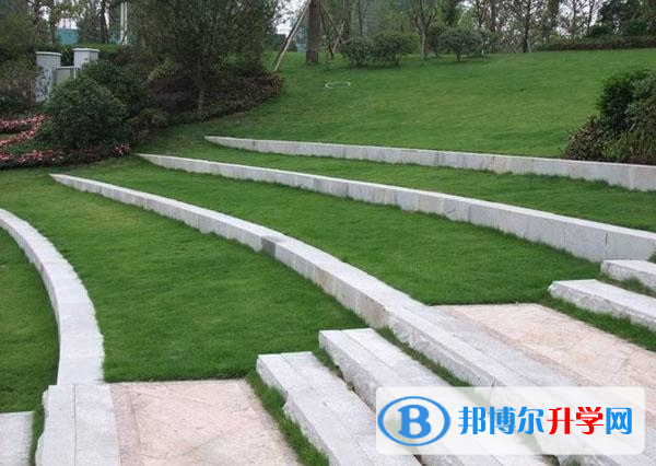 遵義航天中學(xué)招生辦聯(lián)系電話